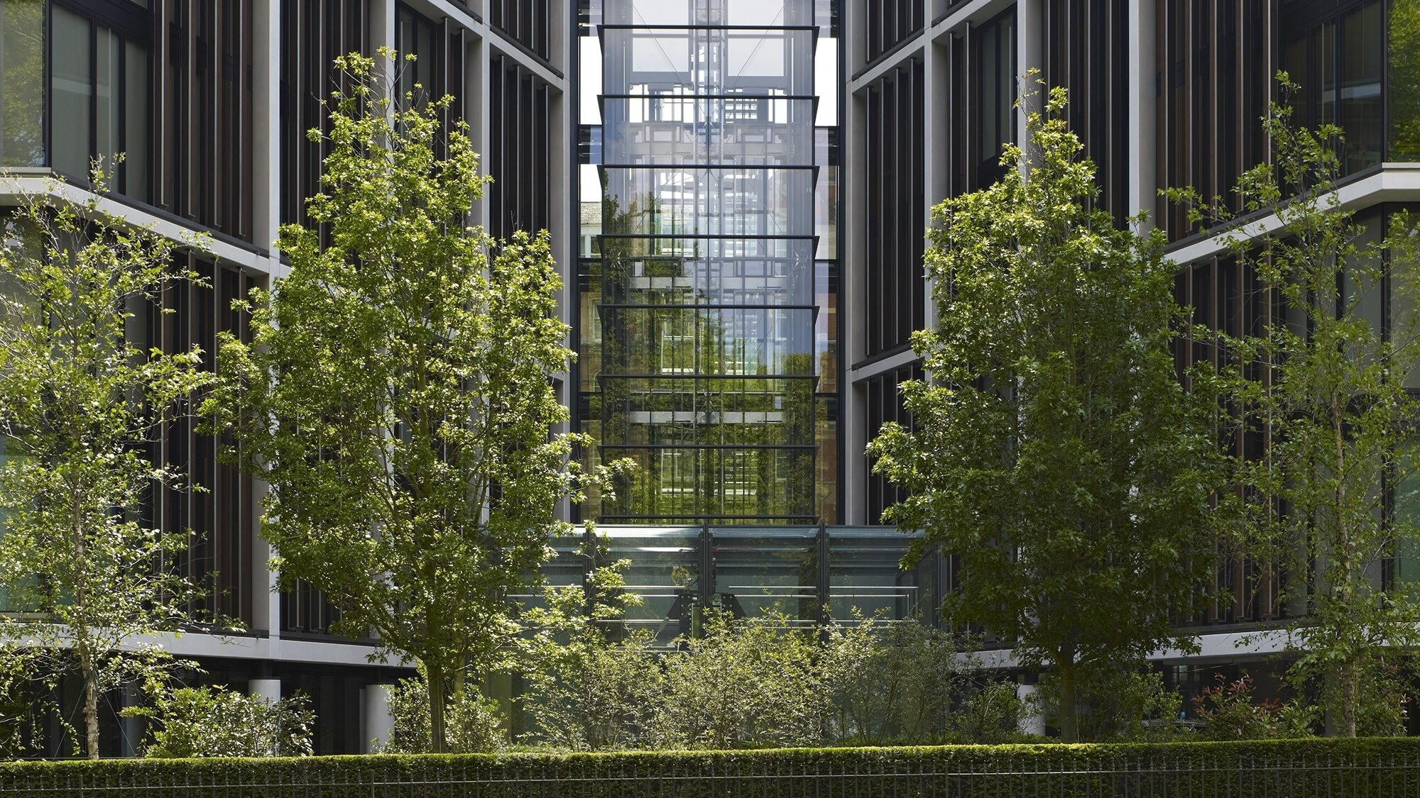 Contemporary landscape design at One Hyde Park London featuring formal planting, urban greenery, and integrated public realm architecture.