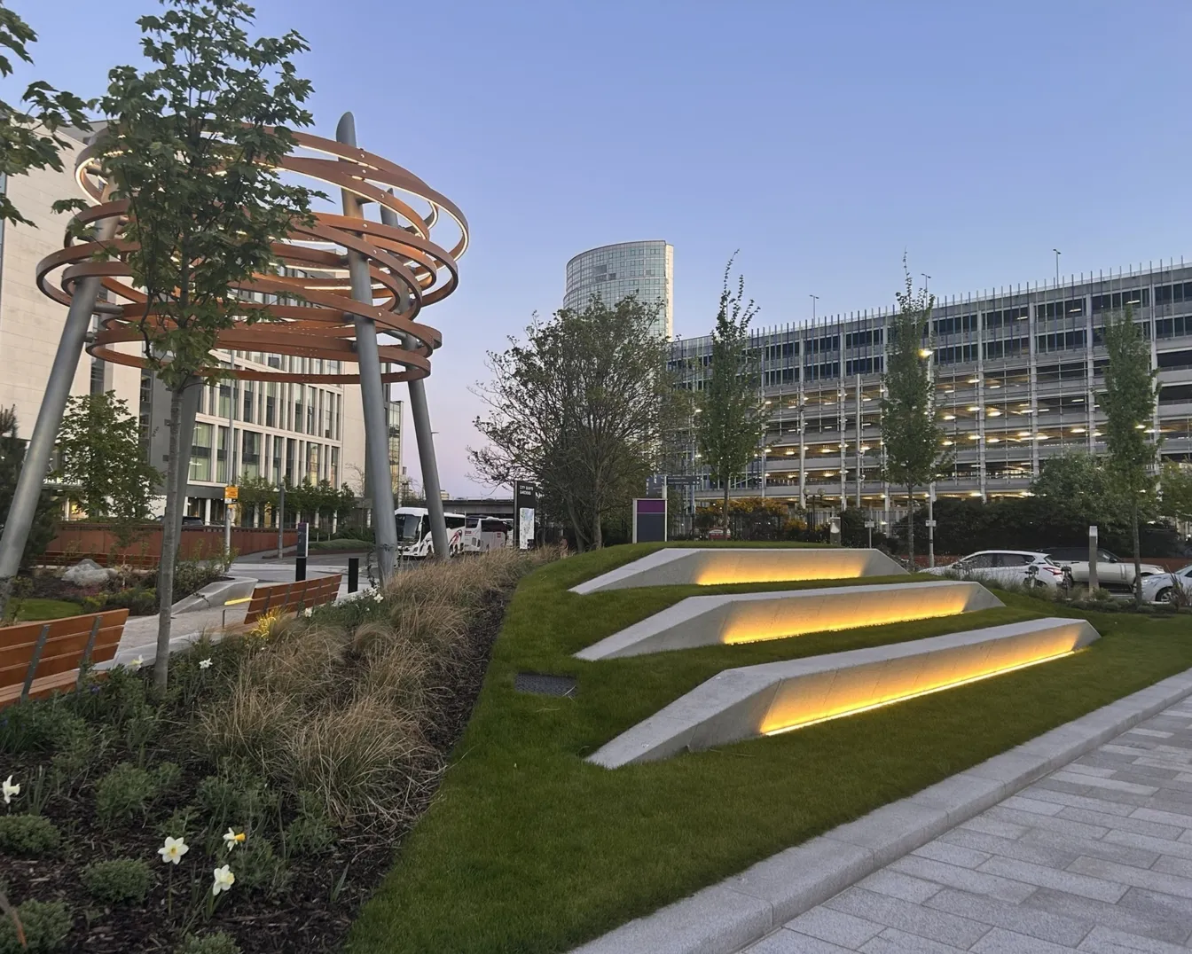 A sculpture titled The Gateway Nest marks the entrance to City Quays Gardens in Belfast. Inspired by both a bird’s nest and a ship’s crow’s nest, it symbolizes the site’s maritime heritage and the return of nature.