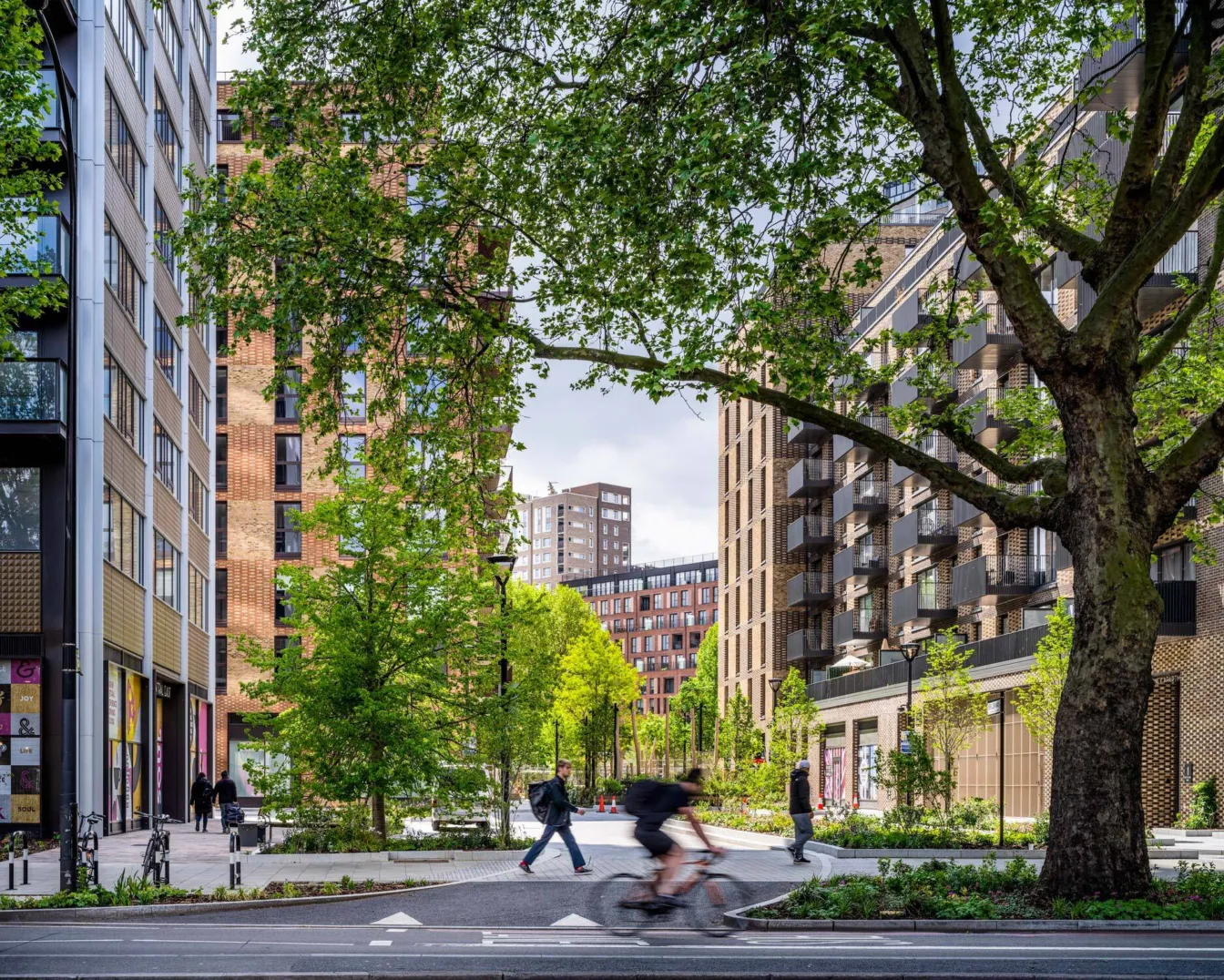 New cycle routes and walking routes at Elephant Park